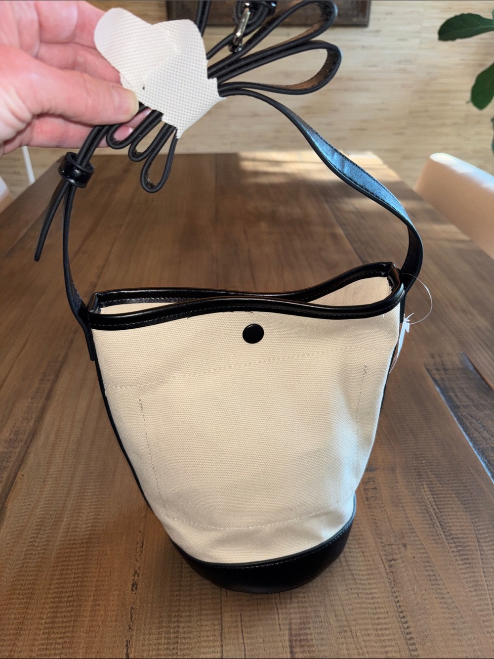 Gap Canvas Bucket Shoulder Bag in Cream with Black Trim nwt!